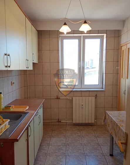 4 camere Ultracentral Stefan cel Mare 86mp balcon 2 bai etaj 4/4 gaze la usa