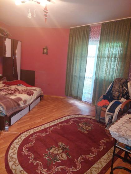 - Apartament 3 camere decomandat, zona Vidin.