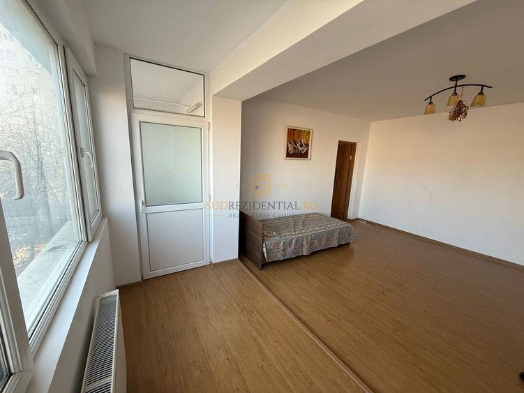 Apartament 3 camere semidecomandat, 2 balcoane, Bld Alexandru Obregia