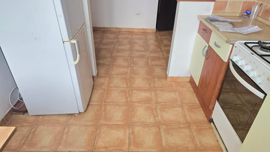 Vand apartament 3 camere in Deva, zona Piata Victoriei, etaj 3, mobilat