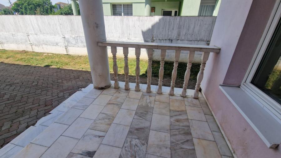 INCHIRIERE Casa individuala D + P + E + M cu 8 Camere 5 Bai 750 mp Teren CETATE