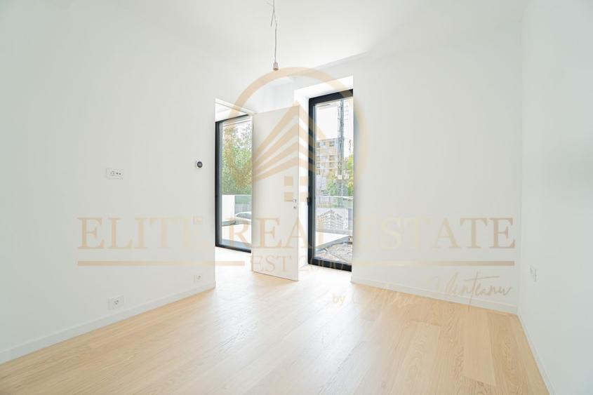 Stațiunea Mamaia - Vânzare apartament cu 2 camere, 2 bai, la 2 pasi de mare.
