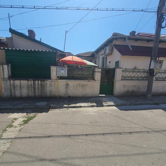 Casa coiciu, 3 camere, 2 bucatarii, baie, 180mp teren