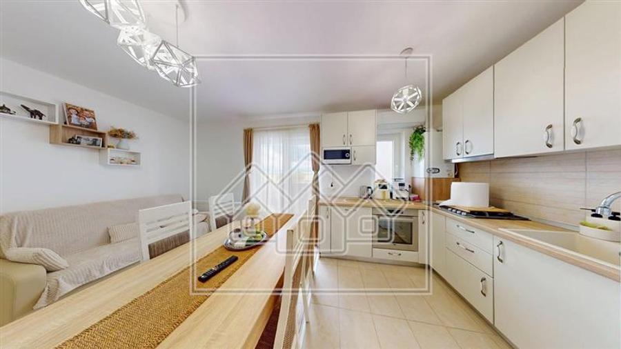 Ap mobilat modern, 3 camere, balcon mare, Etaj 2, parcare
