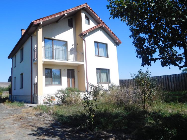 Casa individuala, teren si livada