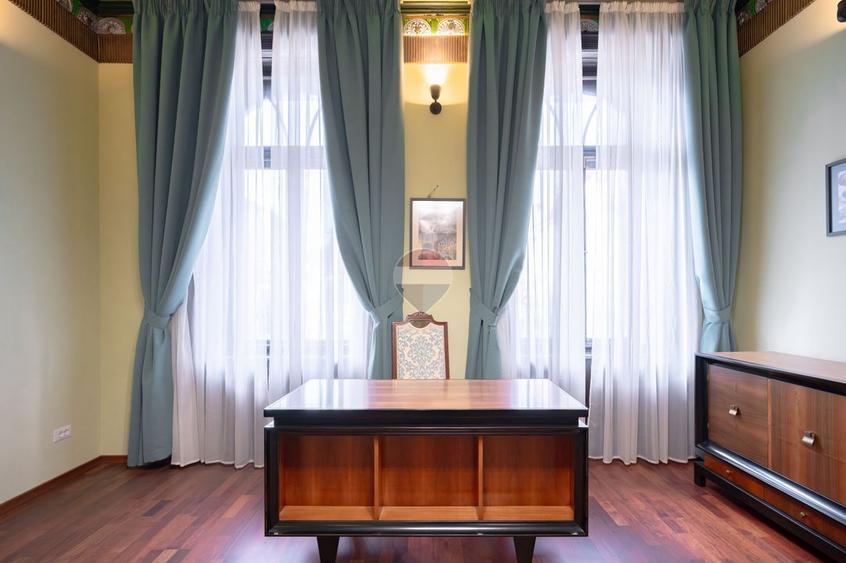 Apartament cu 3 camere de vânzare în zona Centrul Istoric