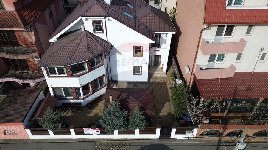 Pensiune de vanzare in Eforie Nord , Marea Neagra 300 mp teren