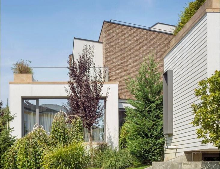 Vilă individuala | complex cu piscină interioară | Cambridge School