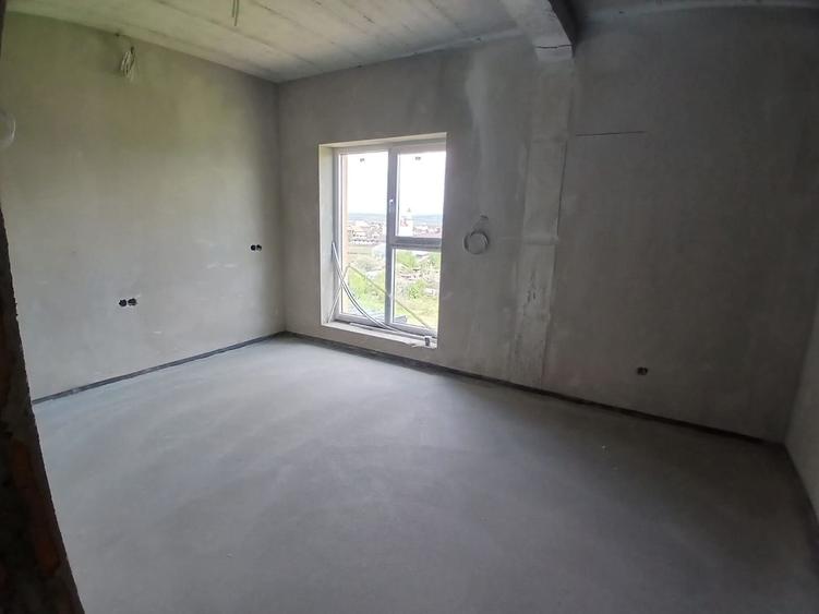 Penthouse pe malul lacului, cu terasă panoramică 90 mp
