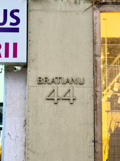 Universitate - Unirii, vizavi Magazinul Cocor,  comision 0%, negociabil