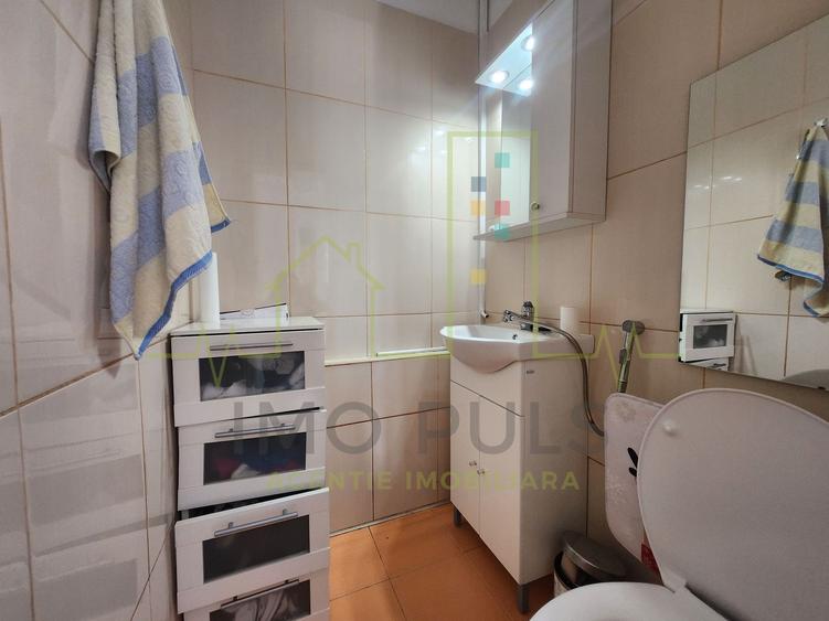 3 Camere. 2 Bai. Apartament pe 2 nivele. Pretabil investitie.