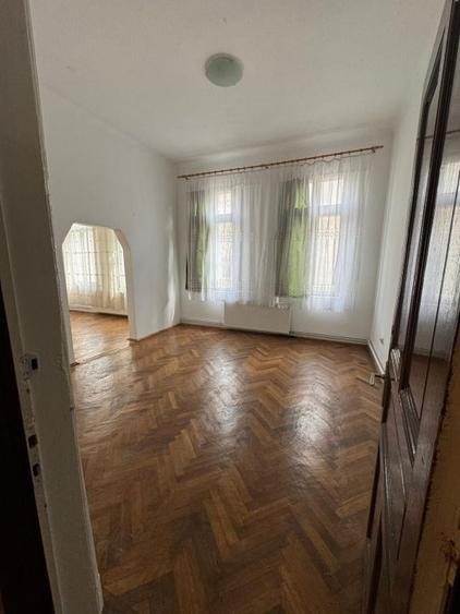 Apartament cu 4 camere decomandat în Kogălniceanu