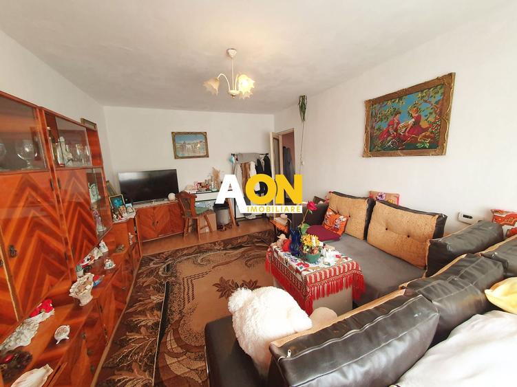 Apartament 3 camere, decomandat, 2 bai, zona Kaufland