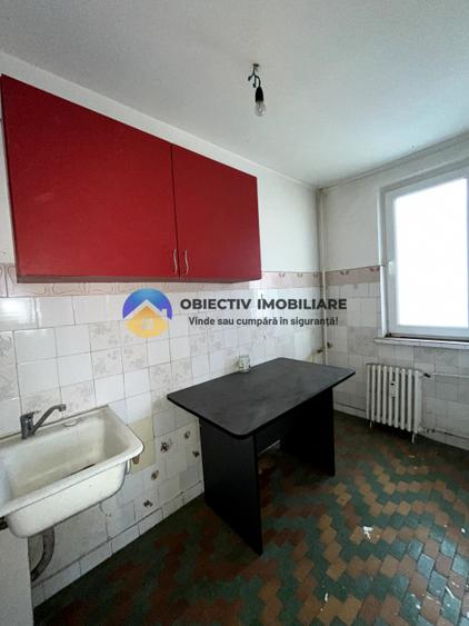 Apartament 3 camere/ETAJ 2-CENTRU .