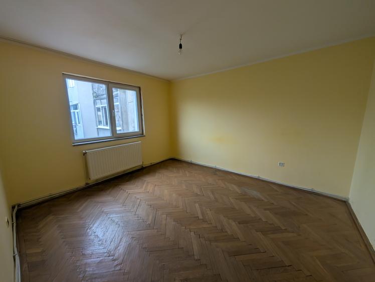 Apartament 2 camere decomandate, Banca Națională