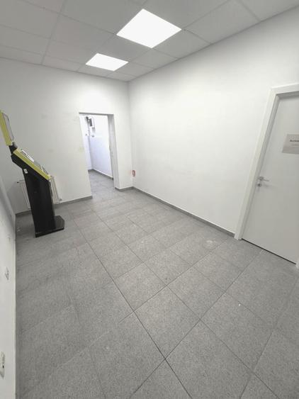 Spațiu comercial de închiriat cu vad, 85 mp, parter
