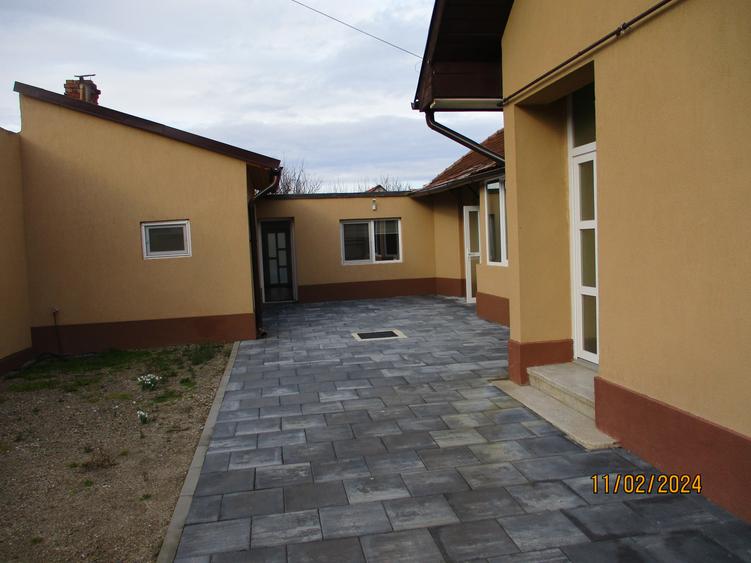 Comision 0 - Casa renovata cu 2 corpuri si gradina in Caransebes