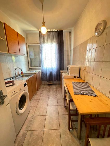 Apartament 2 camere-Cantemir-Podu Ros-etaj intermediar