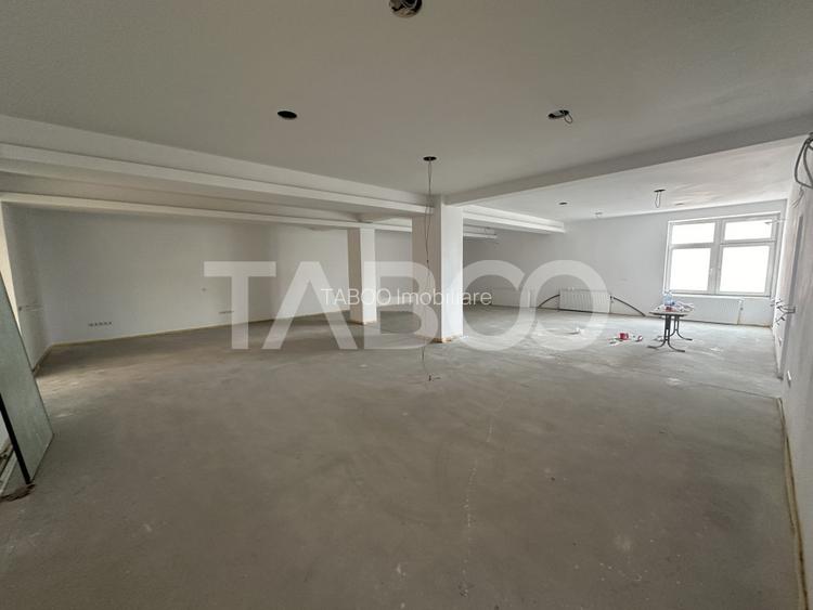 Spatiu comercial cu vitrina pe 3 niveluri cu suprafata utila de 915mp - 4