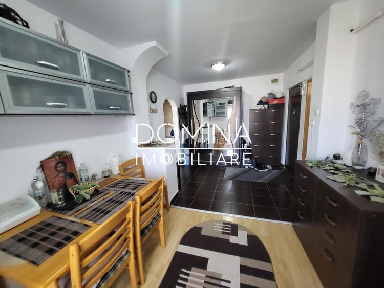 Vânzare apartament cu 2 camere în zonă semicentrală, str. Revolutiei - 4