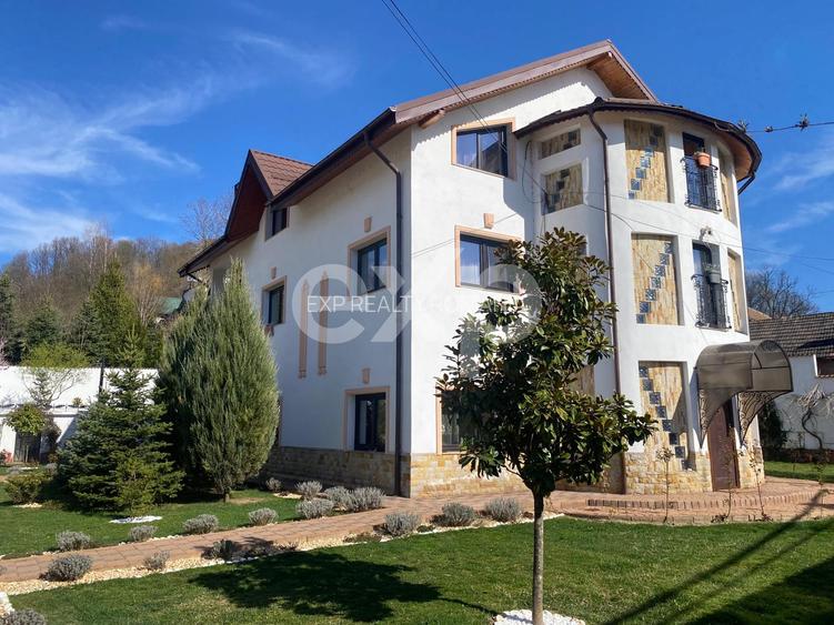 Domeniu de vanzare, Baile Govora(Pausesti-Otasau) cu teren de 20875mp - 2
