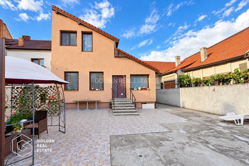 Casa individuala cu garaj si teren 556 mp, str Desseanu