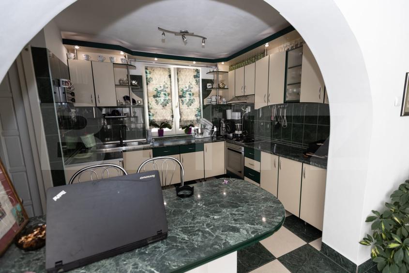 Vilă de vânzare în Corunca| Trei nivele| 320 metrii pătrați! - 11