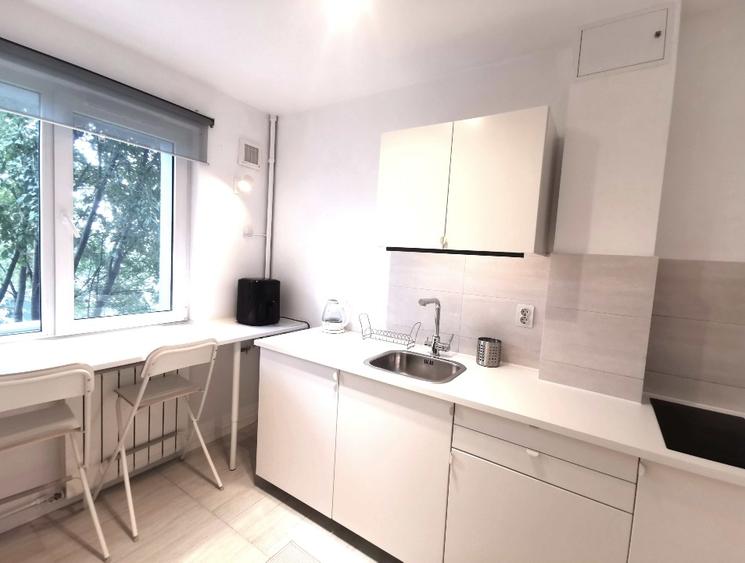 Proprietar - 2 Camere, Decomandat, Central, 3 min Metrou, Piața Unirii 7 min