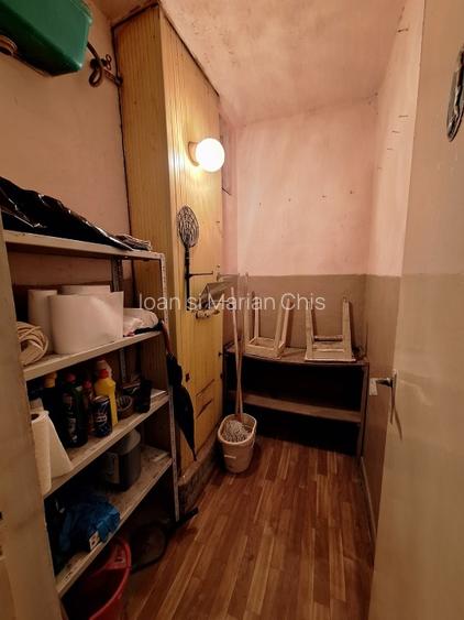 Vând apartament 3 camere și 7 dependițe, decomandat, bloc reabilitat + garaj - 10
