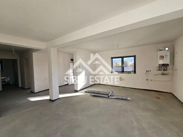 Casa 5 camere, TEREN MARE, pret BUN