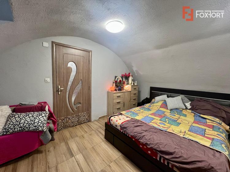 Apartament 3 camere la curte comuna de vanzare, zona Traian