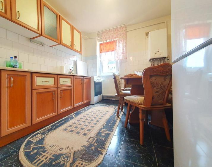 Apartament luminos cu vedere spre biserică, într-un cartier verde și liniștit.