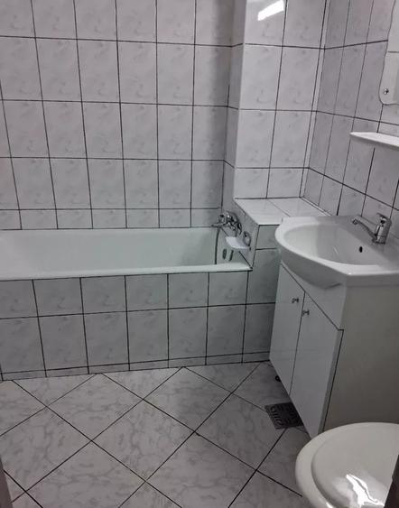 Basarabia - 3 Camere - 2 Băi - 90 mp - Renovat - Bloc Anvelopat