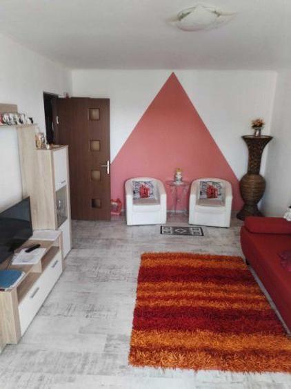 Apartament -3 camere -decomandat-Zona Rahova