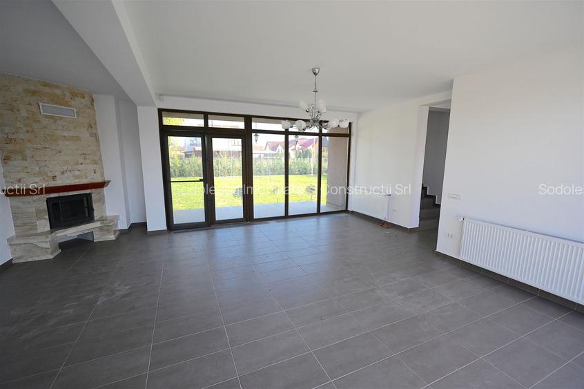 Casă / Vilă cu 4 camere de închiriat în zona Aradului - 2
