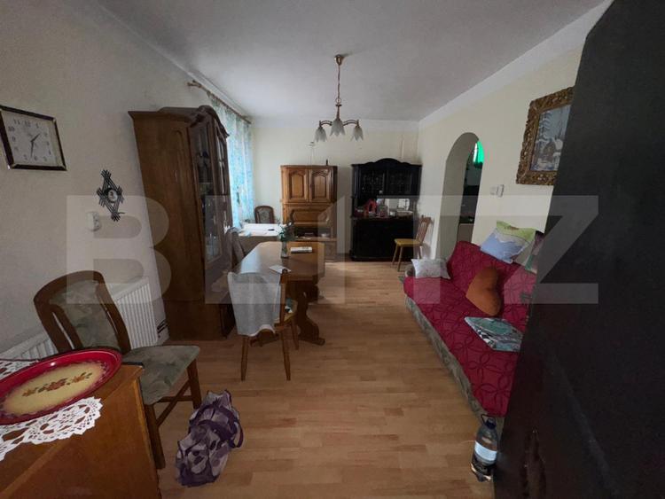Casa de vanzare cu 6 camere, 374 mp, teren 719 mp, strada Baritiu