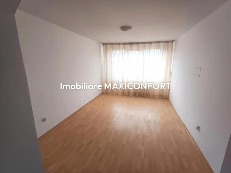 Vanzare 3 camere - Imobiliare MAXICONFORT