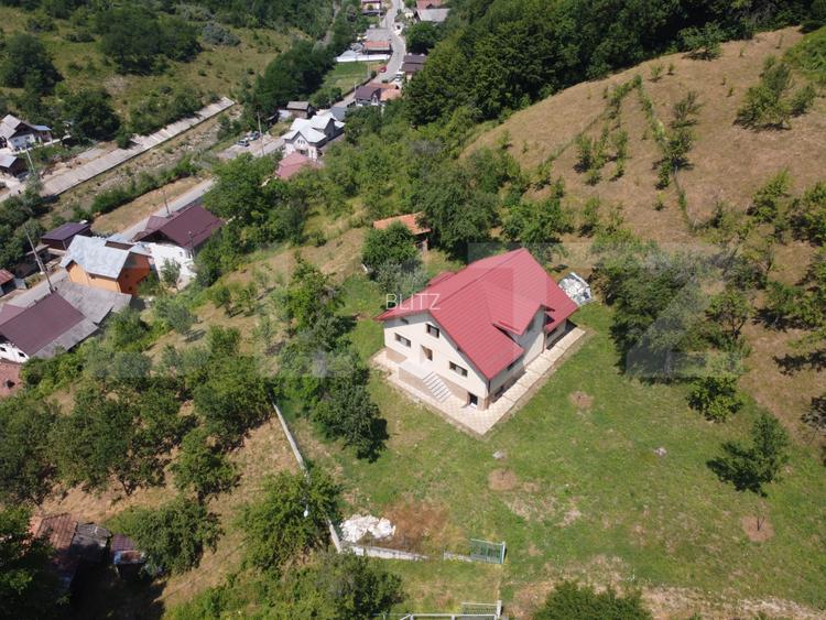 Oportunitate de Investiție în Runcu: Reședință cu Vedere Panoramică