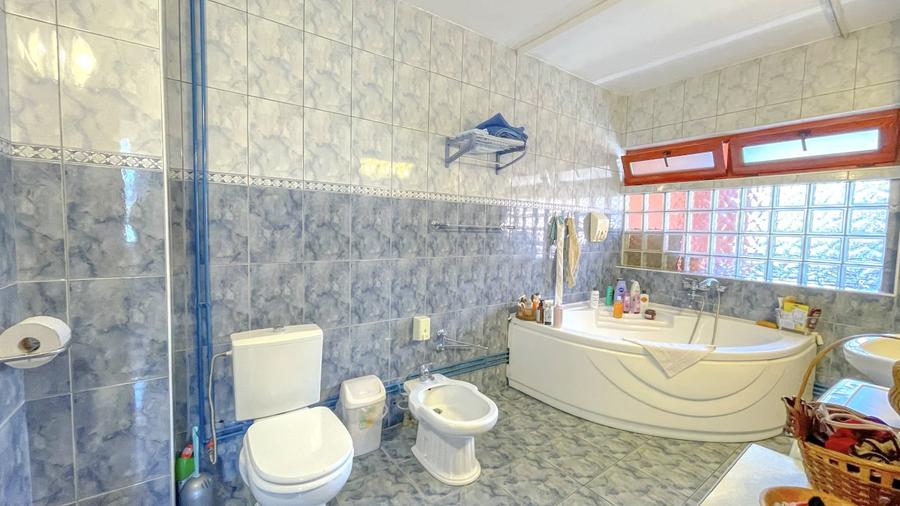 Casa cu garaj si teren de 490 mp in zona de case Bartolomeu-Brasovul Vechi