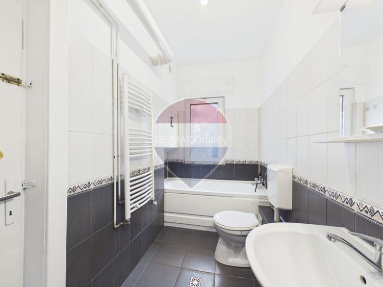 Apartament cu mansardă și garaj de vânzare în zona Domenii