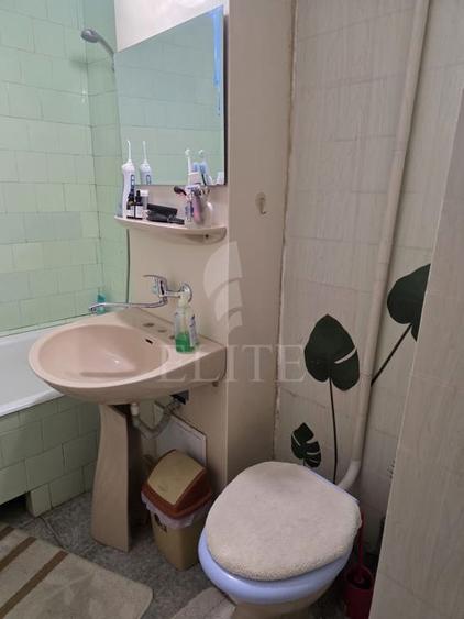 Apartament 3 camere în zona MOGOSOAIA