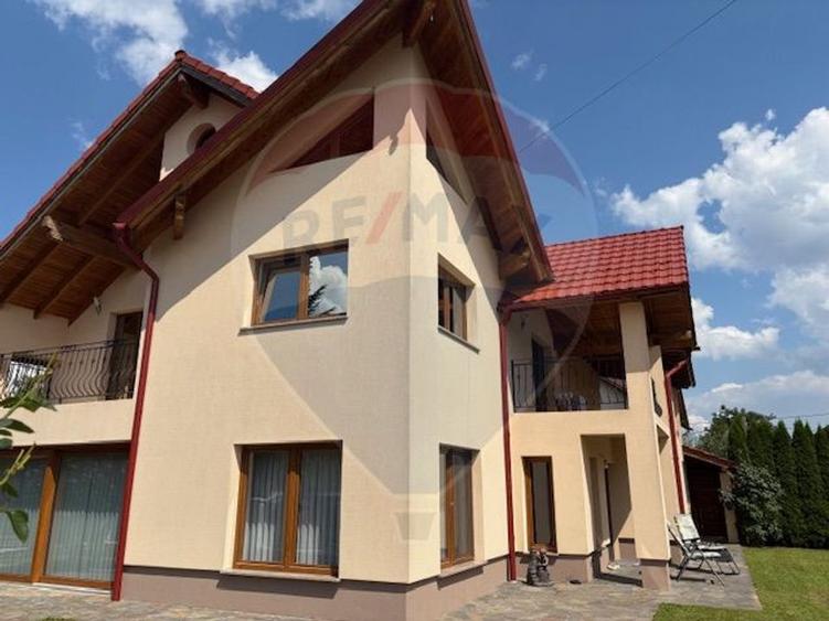 Casă / Vilă cu 5 camere de vânzare