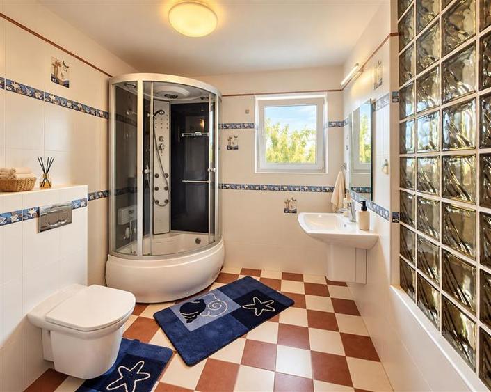 Spatiu cu personalitate: Vila pretabila pentru centru educational, 700 mp teren,