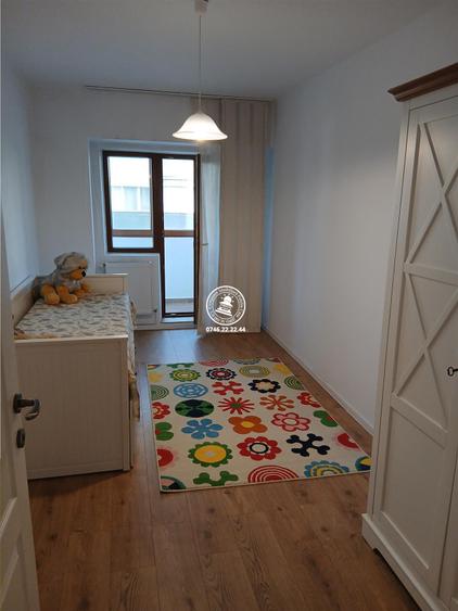 Apartament cu 4 camere , 2 bai, 3 balcoane Zona Pacurari