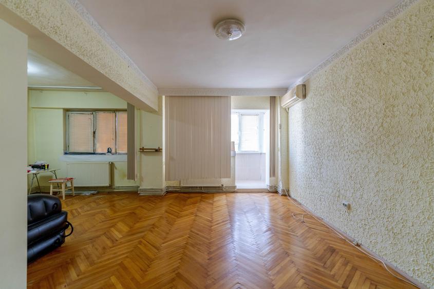 Apartament 3 camere transformat in 2 camere – Bd. Cosminului