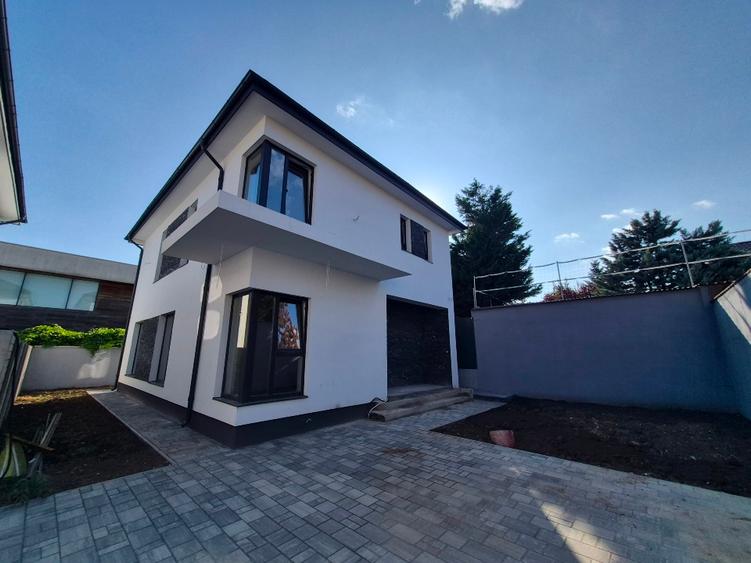 Vila lux, str Pădurii-Lebada, 5 camere, 3 bai, curent 380 kw, COMISION 0padurii