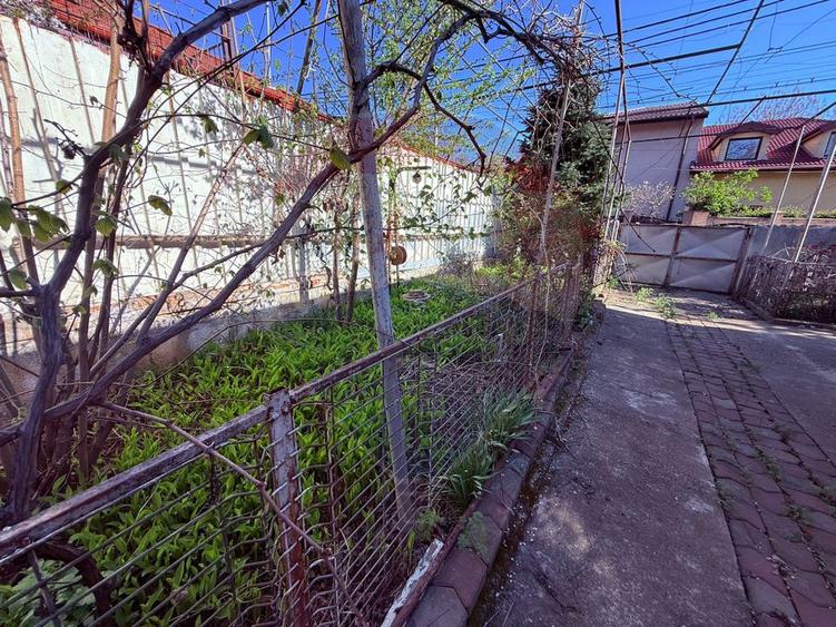 Casă de vanzare cu curte | 4 camere | Zona Gorjului | Teren generos