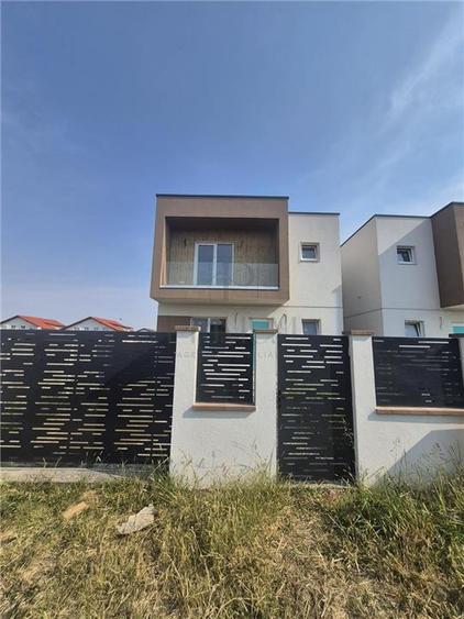 Duplex modern - despartit prin camera tehnica - zona f buna