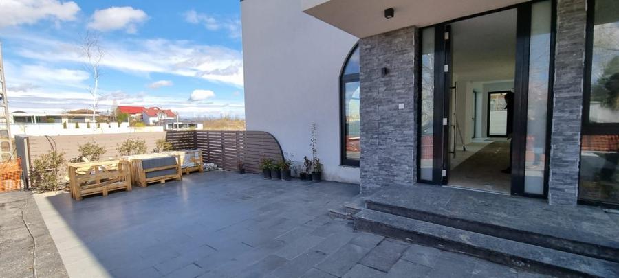 Vila Lux cu vedere la LAGUNA ALBASTRA