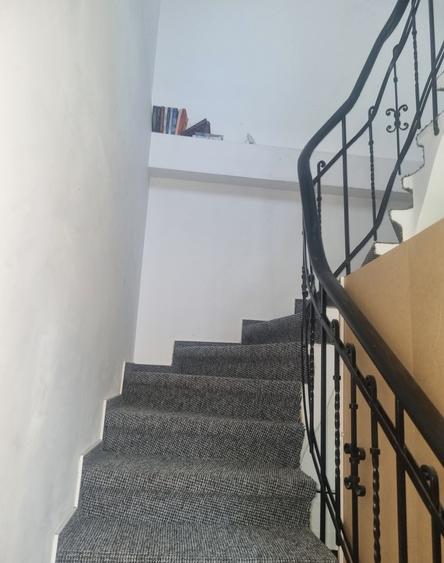 Casa de inchiriat/ Pretabila firma/ aproape de metrou